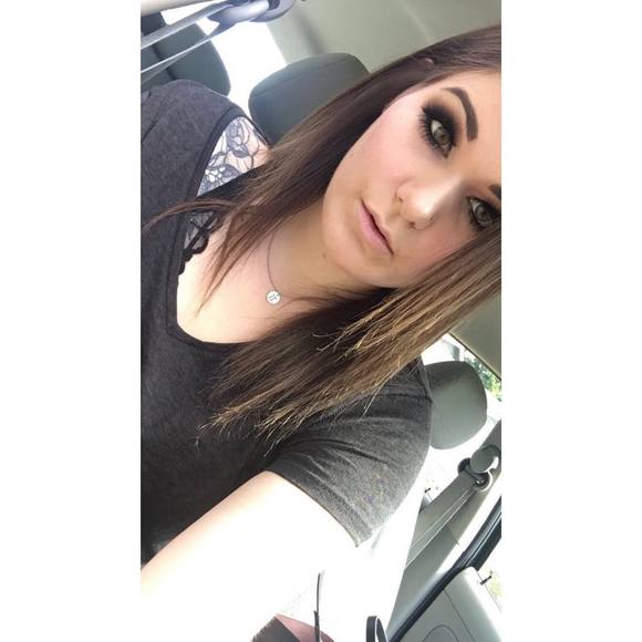 Meet your Posher, Britney - Picture 1 of 1